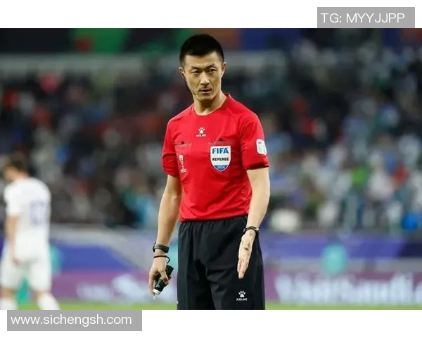 足球比赛中第四官员的职责与重要性全面解析